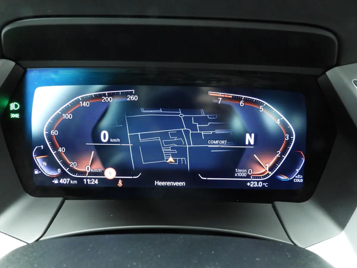 sDrive20i | Handgeschakeld !! | LED | Leder | Navigatie | Windscherm | Stoelverwarming | DAB | Hifi speakers | Alu 18 inch