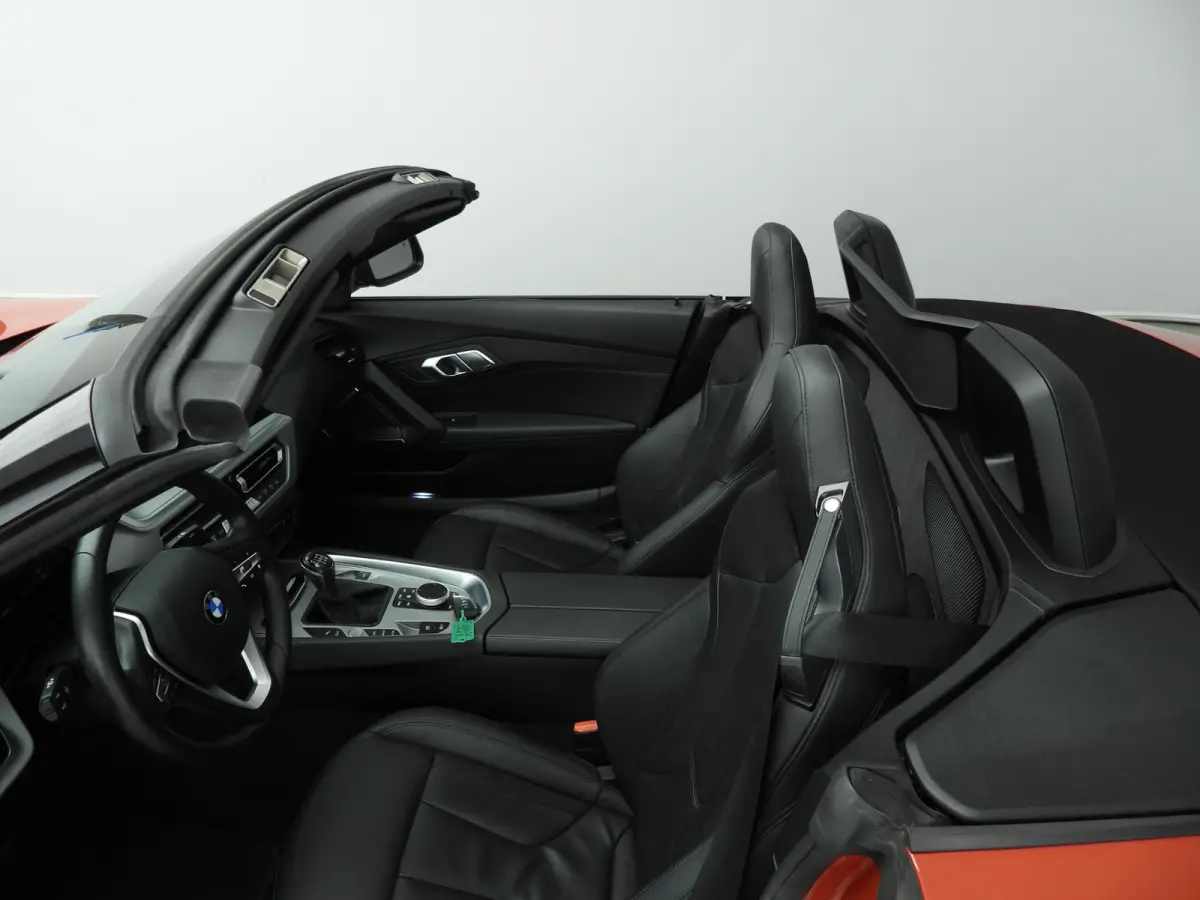 sDrive20i | Handgeschakeld !! | LED | Leder | Navigatie | Windscherm | Stoelverwarming | DAB | Hifi speakers | Alu 18 inch