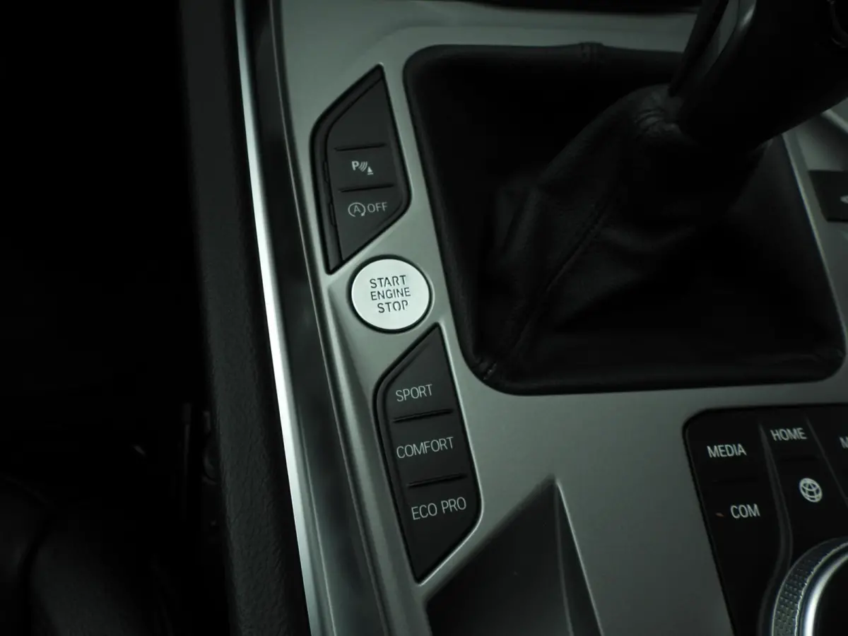 sDrive20i | Handgeschakeld !! | LED | Leder | Navigatie | Windscherm | Stoelverwarming | DAB | Hifi speakers | Alu 18 inch