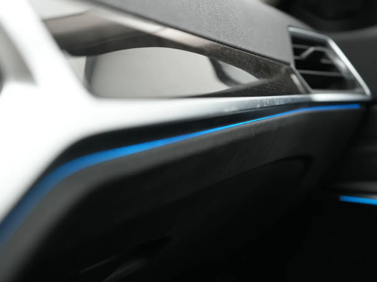 330e Luxury Line PHEV 293pk Dealer O.H. | Trekhaak Af Fabriek | Panodak | 360 Camera | Lederen Sportstoelen Memory & Verwarmd | Keyless | Blis | Sfeerverlichting | Apple Carplay | Navigatie 