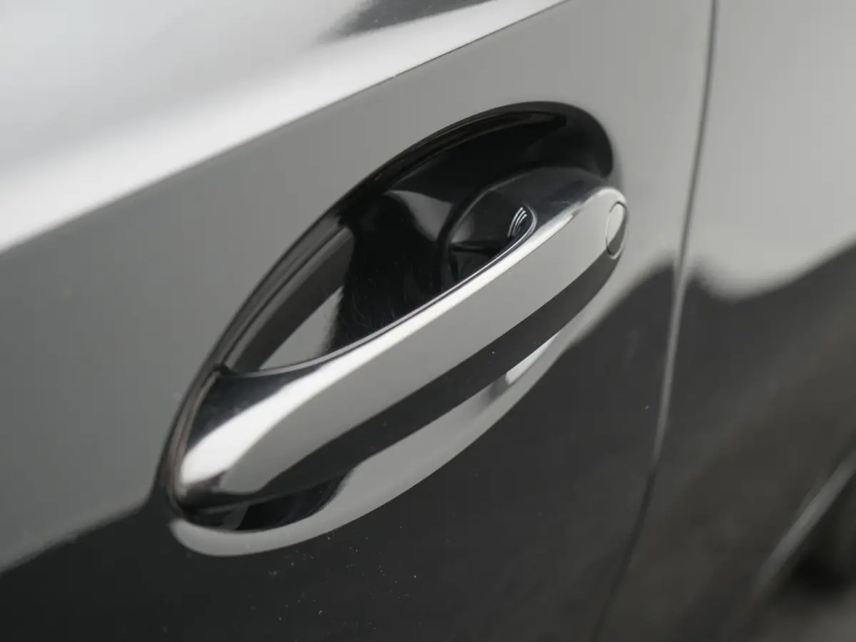 330e Luxury Line PHEV 293pk Dealer O.H. | Trekhaak Af Fabriek | Panodak | 360 Camera | Lederen Sportstoelen Memory & Verwarmd | Keyless | Blis | Sfeerverlichting | Apple Carplay | Navigatie 