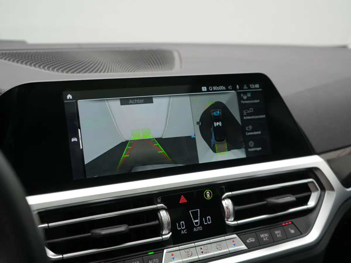 330e Luxury Line PHEV 293pk Dealer O.H. | Trekhaak Af Fabriek | Panodak | 360 Camera | Lederen Sportstoelen Memory & Verwarmd | Keyless | Blis | Sfeerverlichting | Apple Carplay | Navigatie 