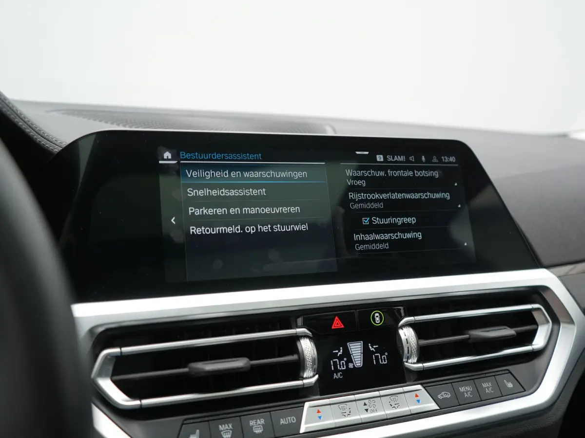 330e Luxury Line PHEV 293pk Dealer O.H. | Trekhaak Af Fabriek | Panodak | 360 Camera | Lederen Sportstoelen Memory & Verwarmd | Keyless | Blis | Sfeerverlichting | Apple Carplay | Navigatie 
