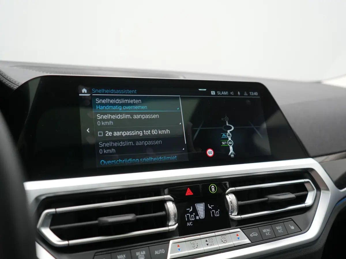 330e Luxury Line PHEV 293pk Dealer O.H. | Trekhaak Af Fabriek | Panodak | 360 Camera | Lederen Sportstoelen Memory & Verwarmd | Keyless | Blis | Sfeerverlichting | Apple Carplay | Navigatie 