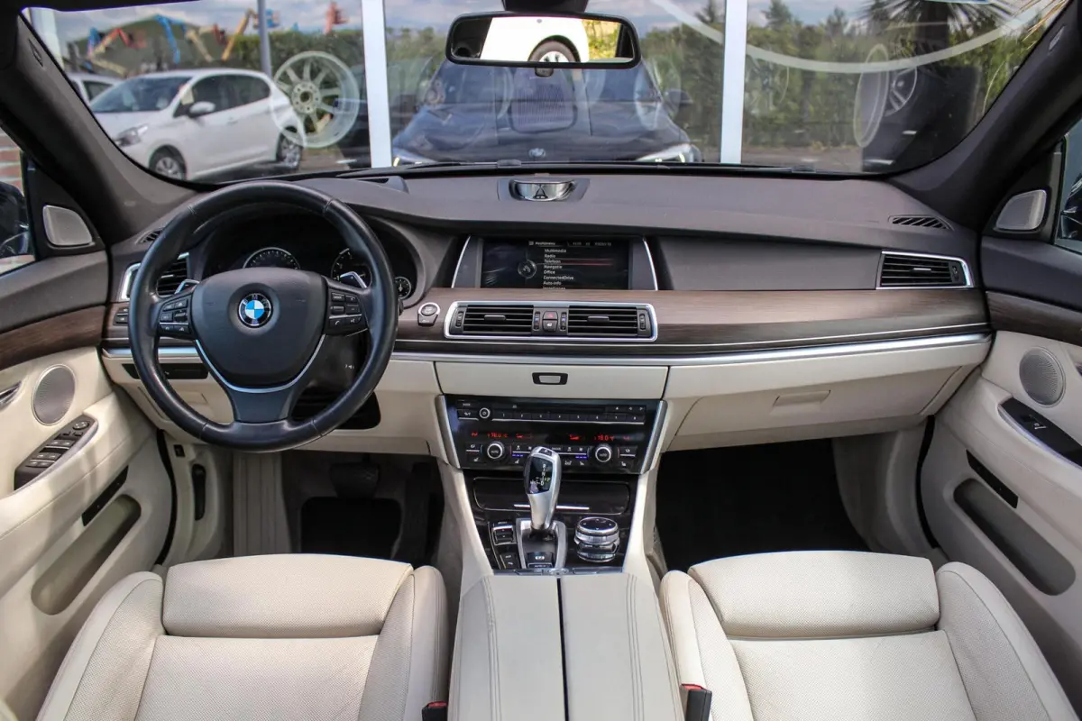 535i High Executive | Dealer onderhouden | B&O | 360 camera | Stoelmassage & -ventilatie | Active cruise | Panoramadak | Dodehoek detectie | Stuurverwarming