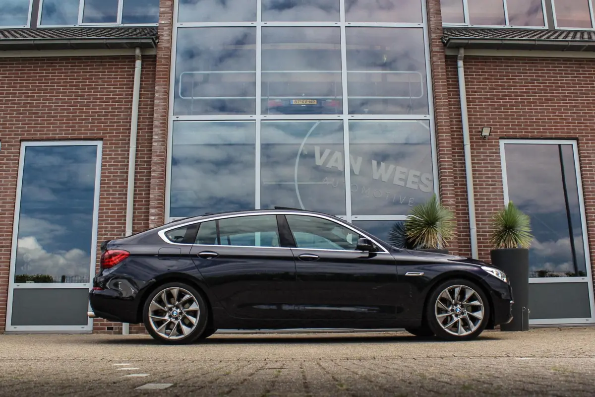 535i High Executive | Dealer onderhouden | B&O | 360 camera | Stoelmassage & -ventilatie | Active cruise | Panoramadak | Dodehoek detectie | Stuurverwarming