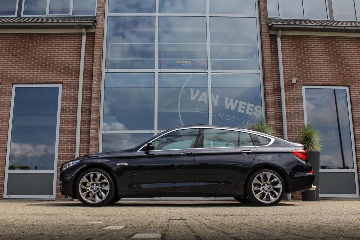 535i High Executive | Dealer onderhouden | B&O | 360 camera | Stoelmassage & -ventilatie | Active cruise | Panoramadak | Dodehoek detectie | Stuurverwarming