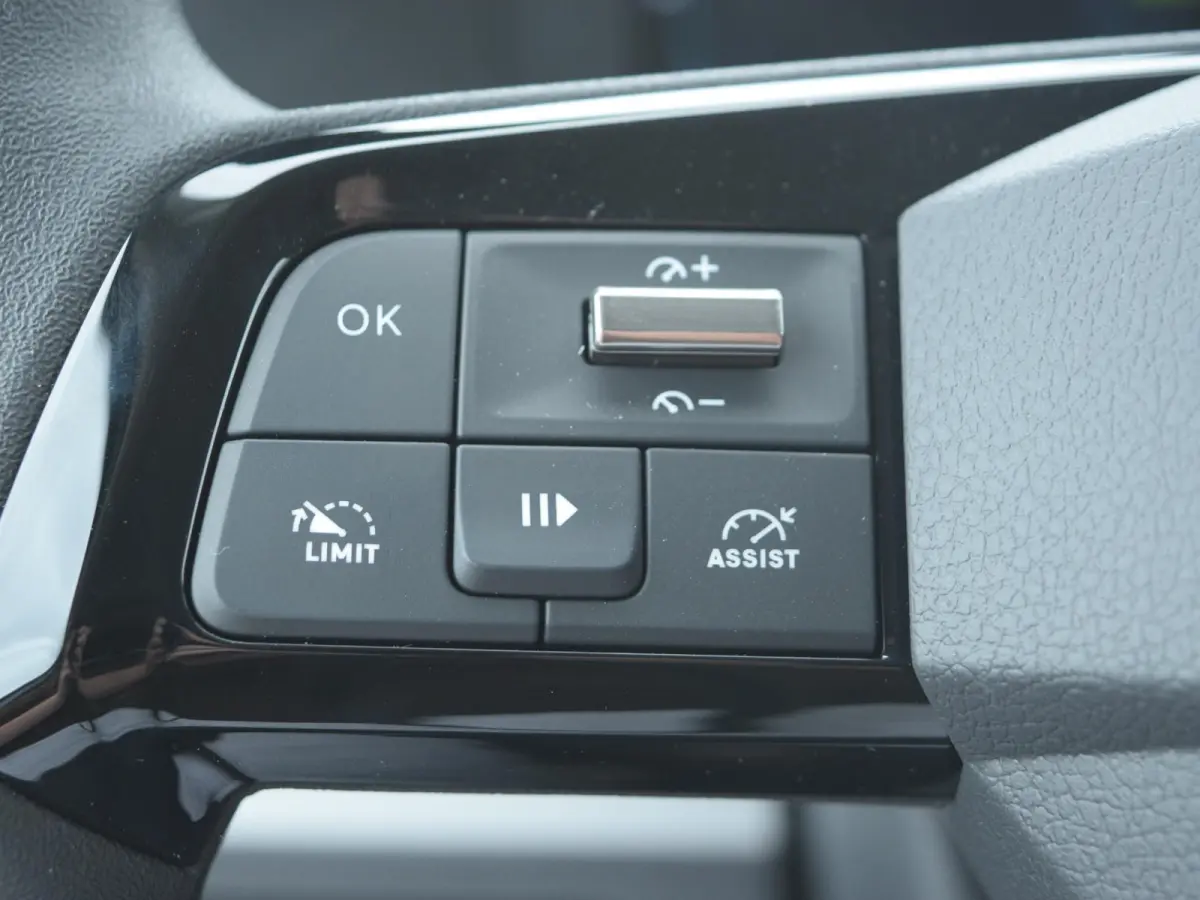 L3 75 kWh | tot 8 jaar garantie | camera | navi incl. Apple Carplay | laadruimtebetimmering | parkeersensoren voor & achter | dodehoek detectie | rijklaarprijs |
