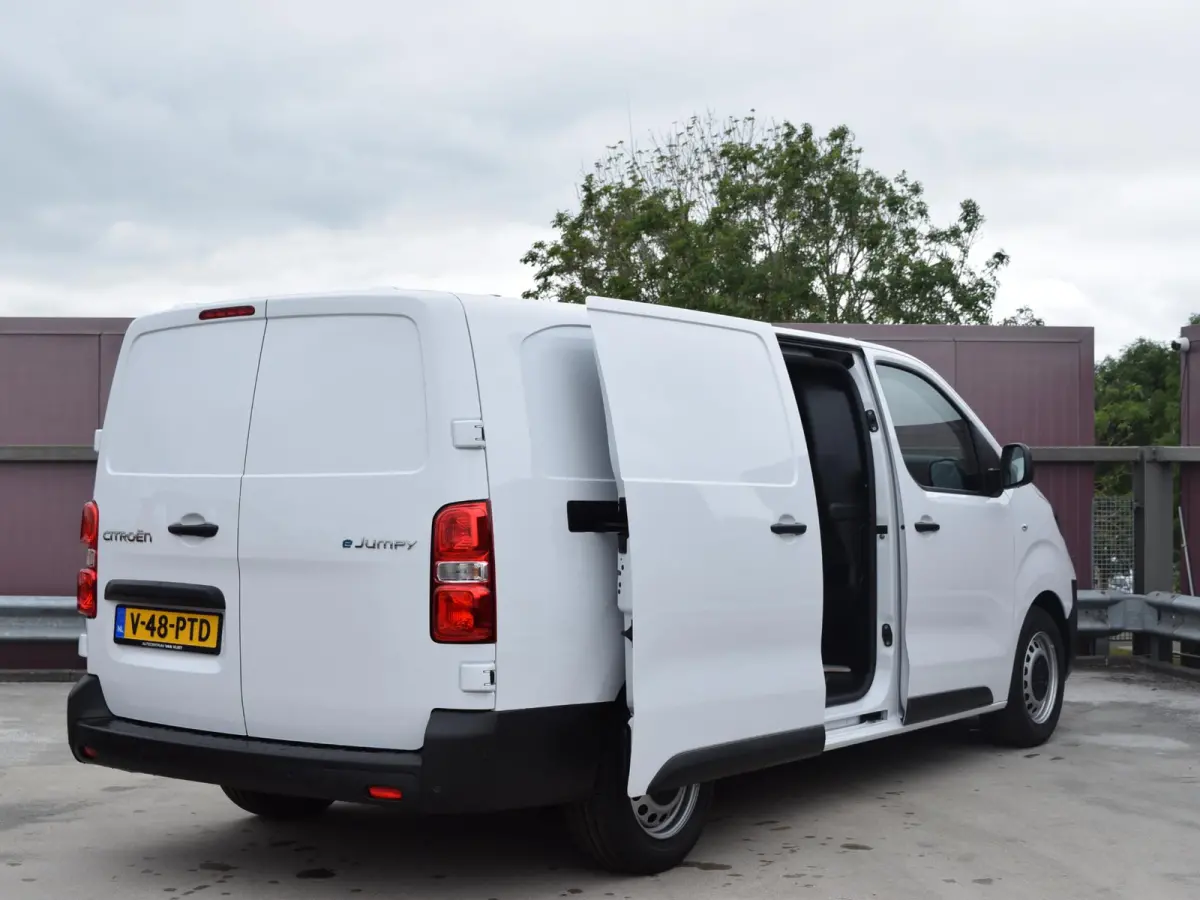 L3 75 kWh | tot 8 jaar garantie | camera | navi incl. Apple Carplay | laadruimtebetimmering | parkeersensoren voor & achter | dodehoek detectie | rijklaarprijs |