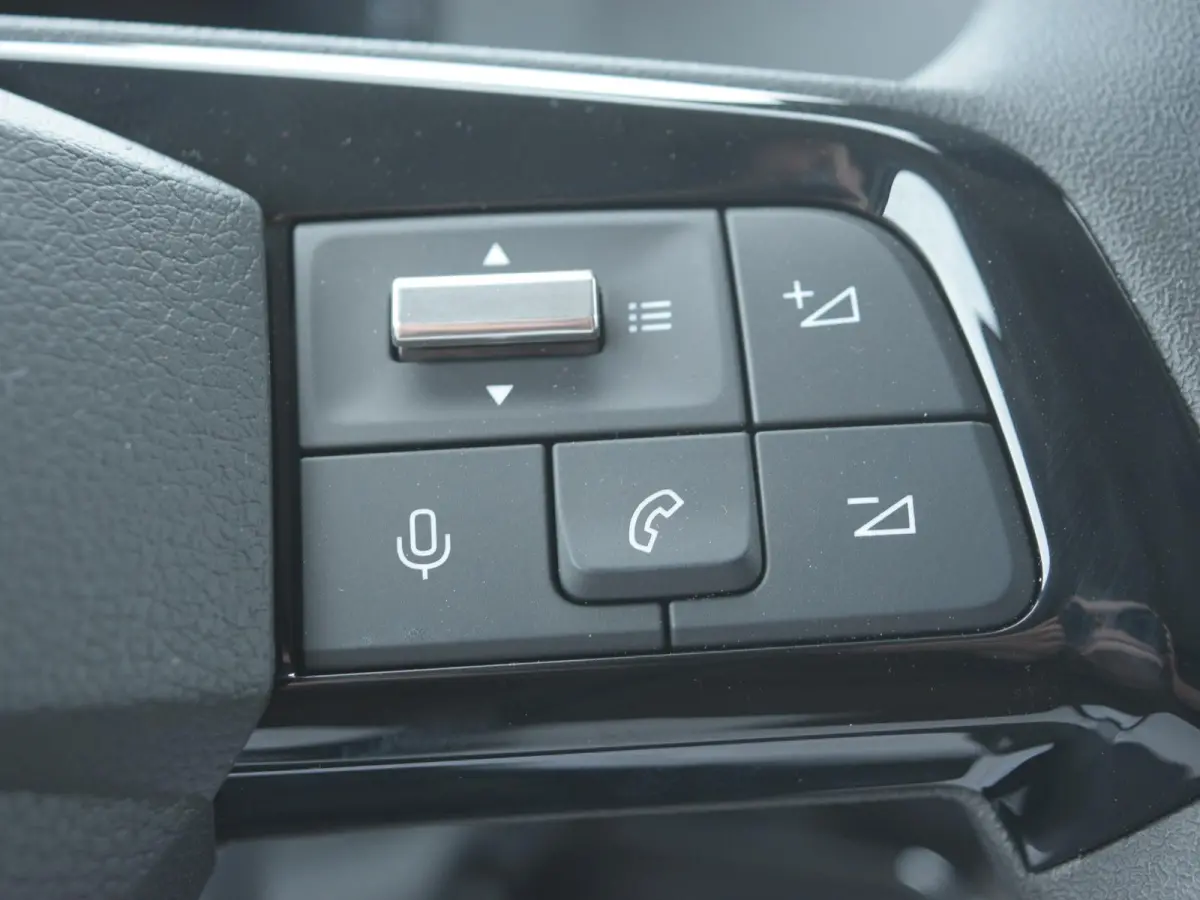 L3 75 kWh | tot 8 jaar garantie | camera | navi incl. Apple Carplay | laadruimtebetimmering | parkeersensoren voor & achter | dodehoek detectie | rijklaarprijs |