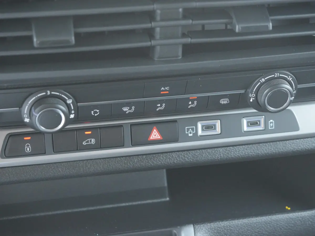L3 75 kWh | tot 8 jaar garantie | camera | navi incl. Apple Carplay | laadruimtebetimmering | parkeersensoren voor & achter | dodehoek detectie | rijklaarprijs |