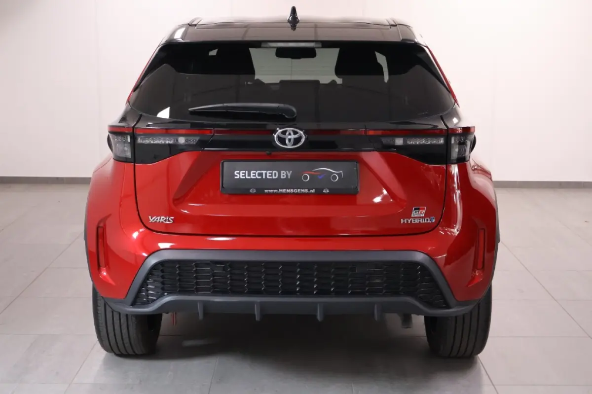 1.5 Hybrid GR Sport | Two-Tone | HUD