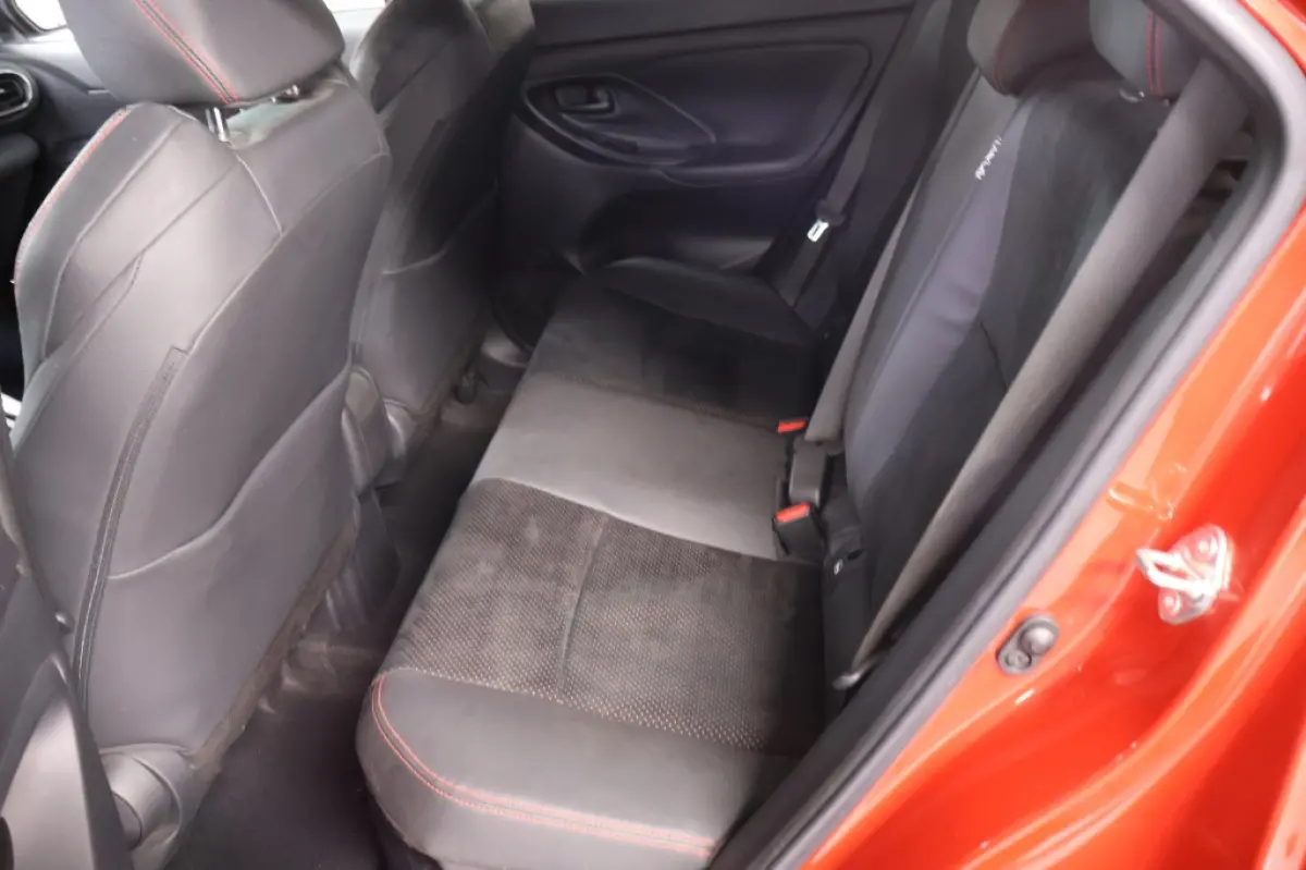 1.5 Hybrid GR Sport | Two-Tone | HUD