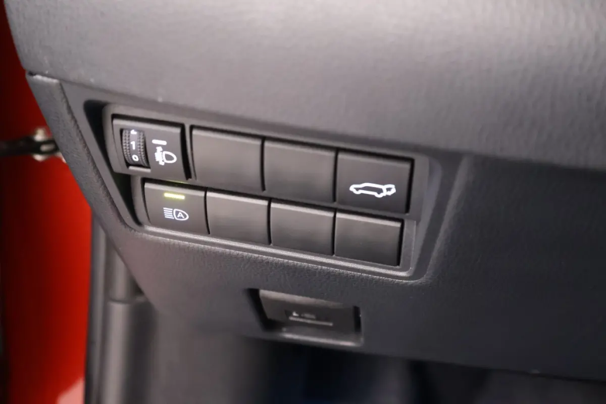 1.5 Hybrid GR Sport | Two-Tone | HUD