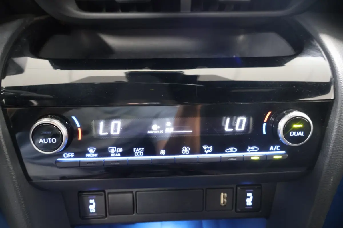 1.5 Hybrid GR Sport | Two-Tone | HUD
