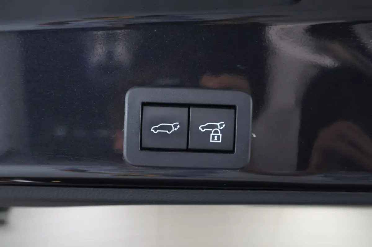 1.5 Hybrid GR Sport | Two-Tone | HUD