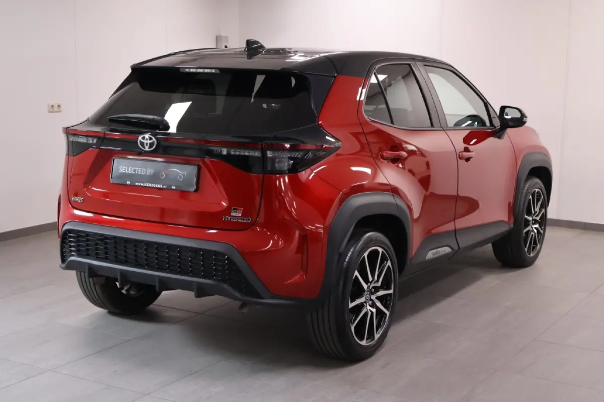 1.5 Hybrid GR Sport | Two-Tone | HUD