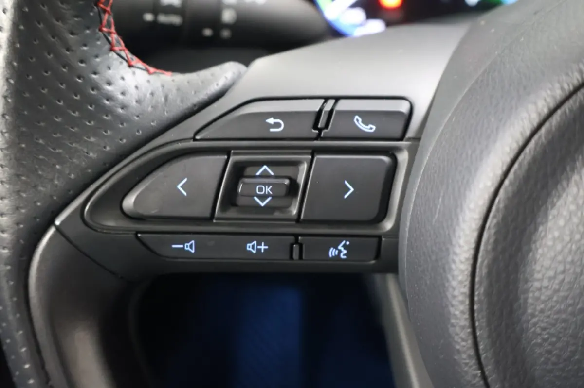 1.5 Hybrid GR Sport | Two-Tone | HUD