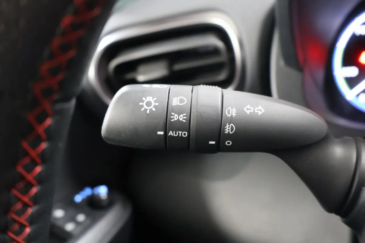 1.5 Hybrid GR Sport | Two-Tone | HUD