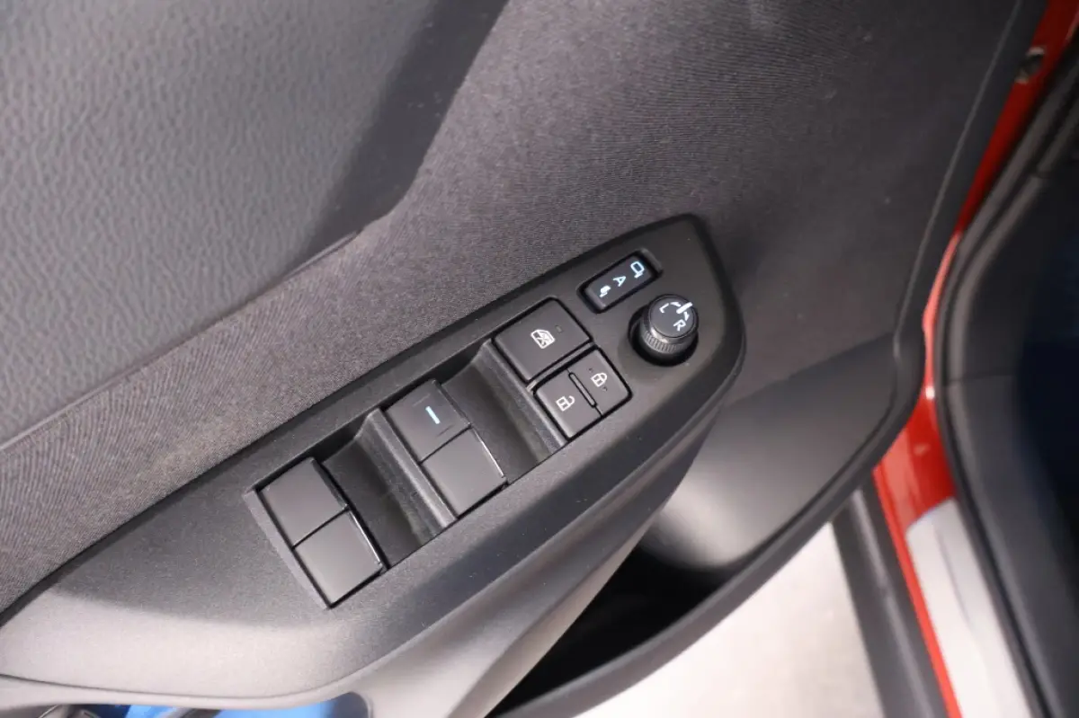 1.5 Hybrid GR Sport | Two-Tone | HUD