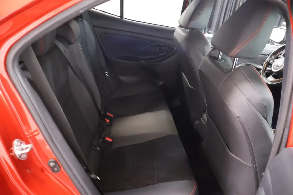 1.5 Hybrid GR Sport | Two-Tone | HUD