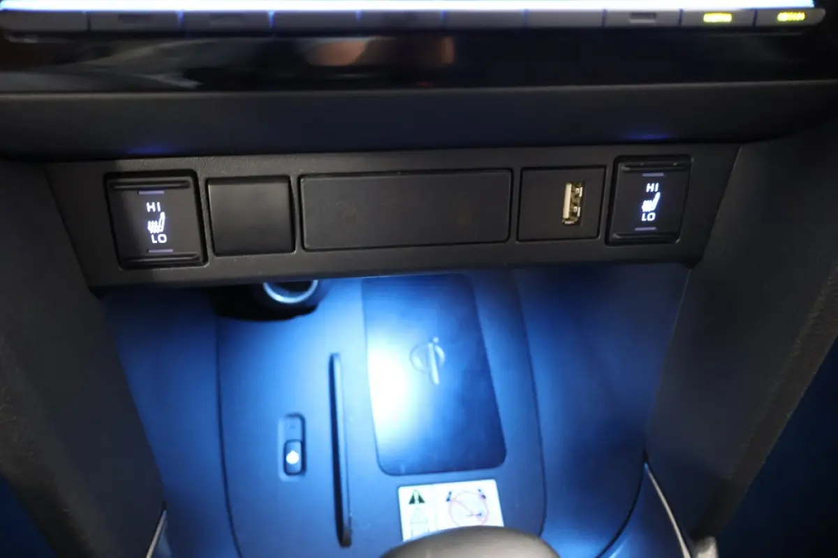 1.5 Hybrid GR Sport | Two-Tone | HUD
