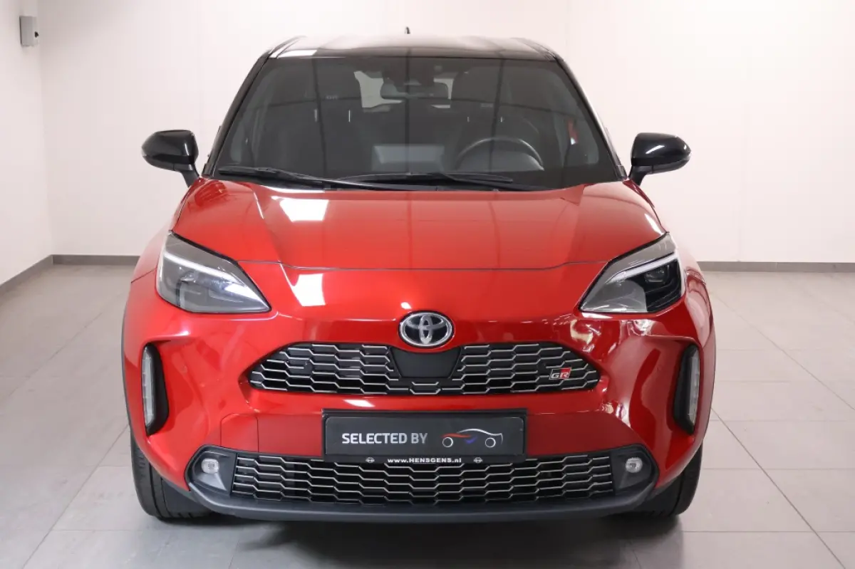 1.5 Hybrid GR Sport | Two-Tone | HUD