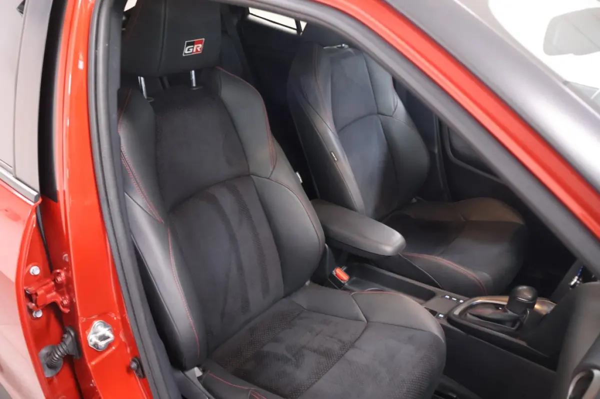 1.5 Hybrid GR Sport | Two-Tone | HUD