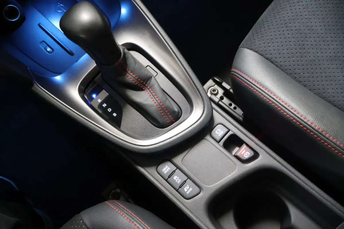 1.5 Hybrid GR Sport | Two-Tone | HUD