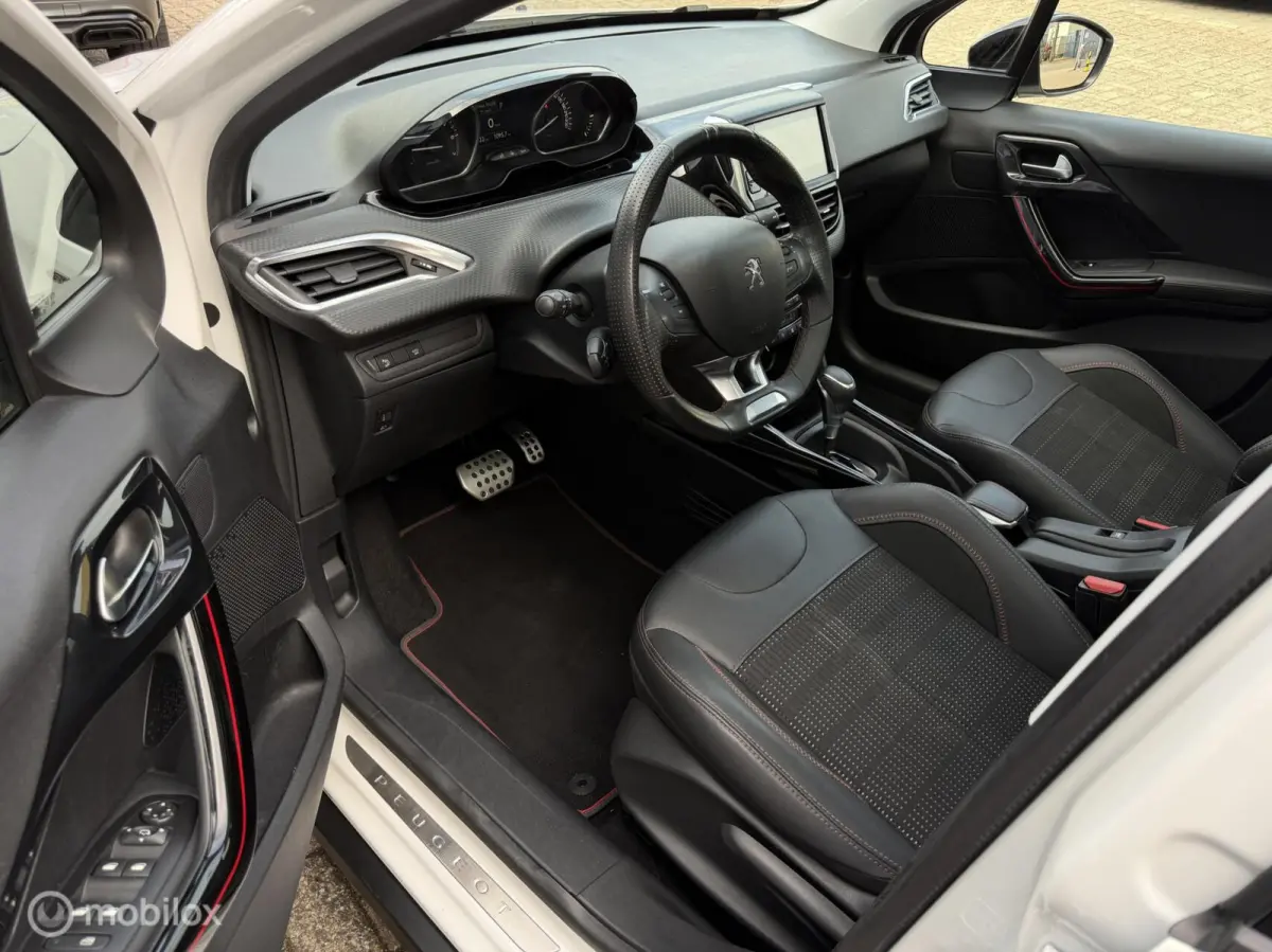 1.2 PureTech GT-Line Aut Pano Clima Trekh. 17"Lmv etc.