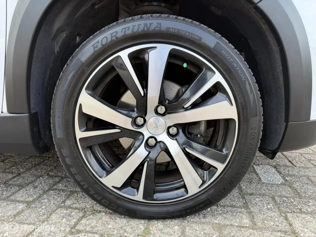 1.2 PureTech GT-Line Aut Pano Clima Trekh. 17"Lmv etc.