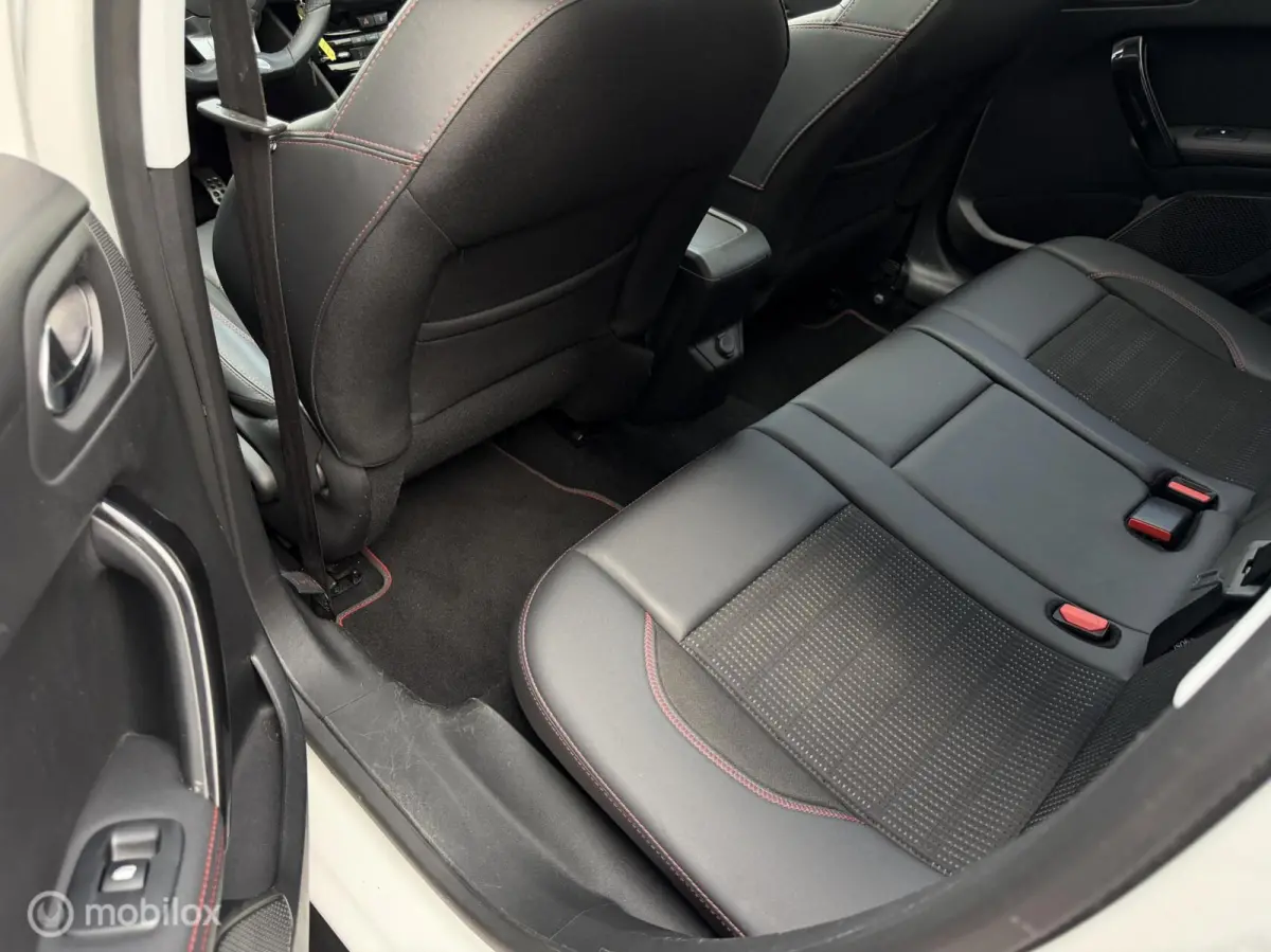 1.2 PureTech GT-Line Aut Pano Clima Trekh. 17"Lmv etc.