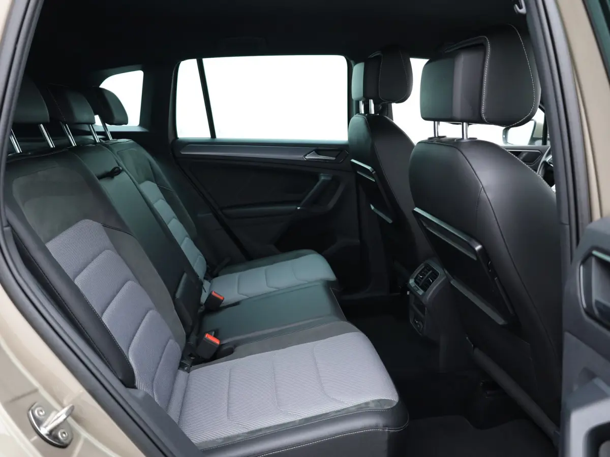 1.4 TSI ACT Highline Business R | 3x R-Line | Camera | Trekhaak | Prijs Rijklaar!!