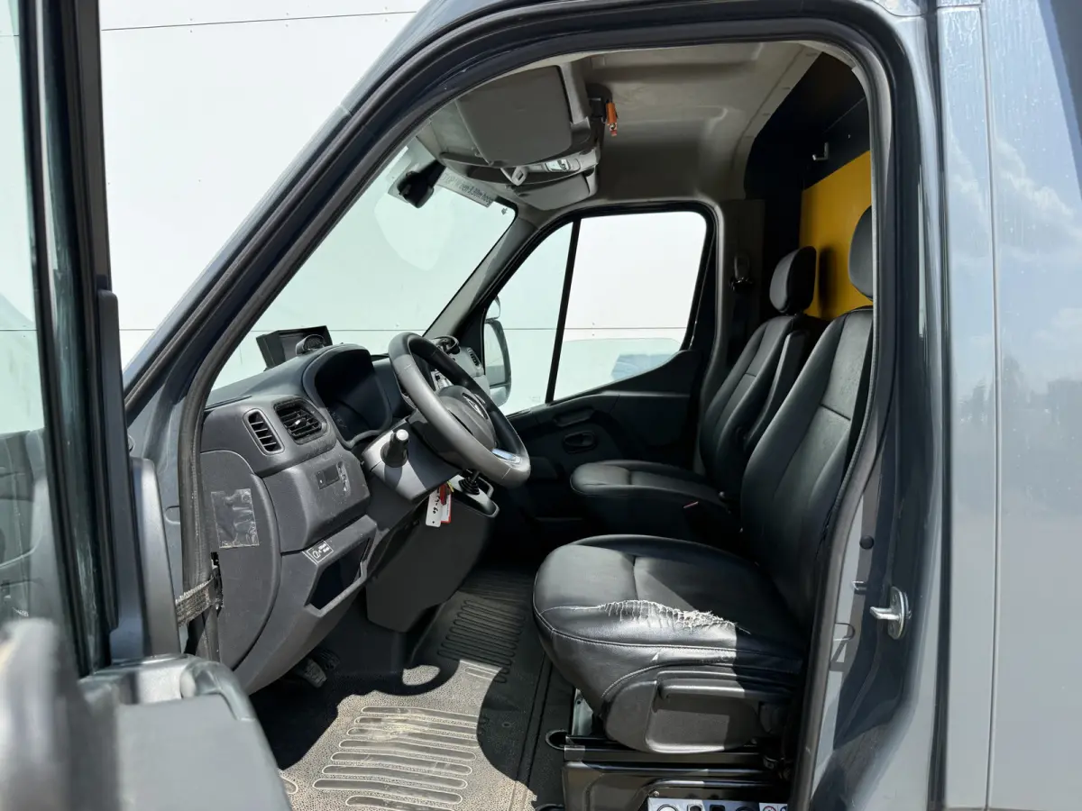 Plancher T35 2.3 DCI 150PK Lowliner Bakwagen Airco Cruise Control Camera Foodtruck Meubelbak Paardenwagen