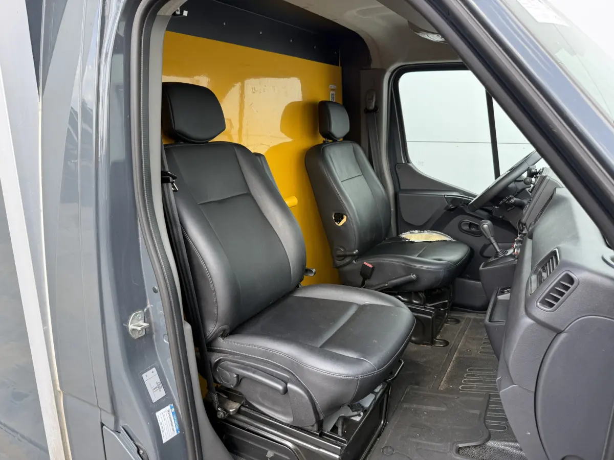 Plancher T35 2.3 DCI 150PK Lowliner Bakwagen Airco Cruise Control Camera Foodtruck Meubelbak Paardenwagen