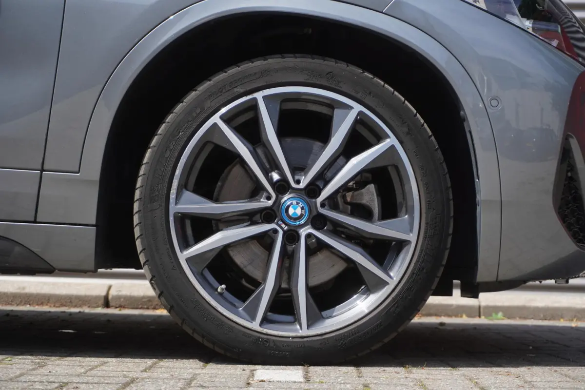 xDrive25e High Executive | M Sportpakket | Stuurwielrand verwarmd | BMW Head-Up Display | HiFi System | Achteruitrijcamera |