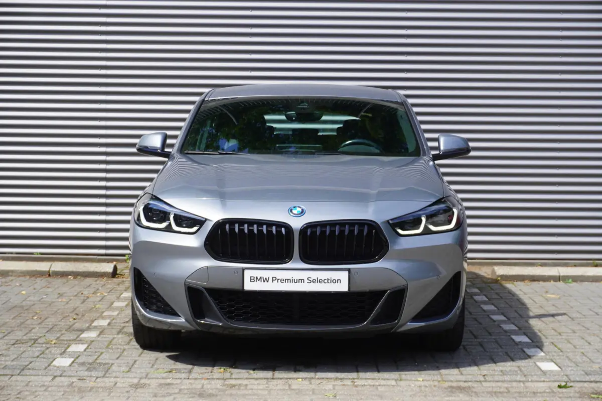 xDrive25e High Executive | M Sportpakket | Stuurwielrand verwarmd | BMW Head-Up Display | HiFi System | Achteruitrijcamera |