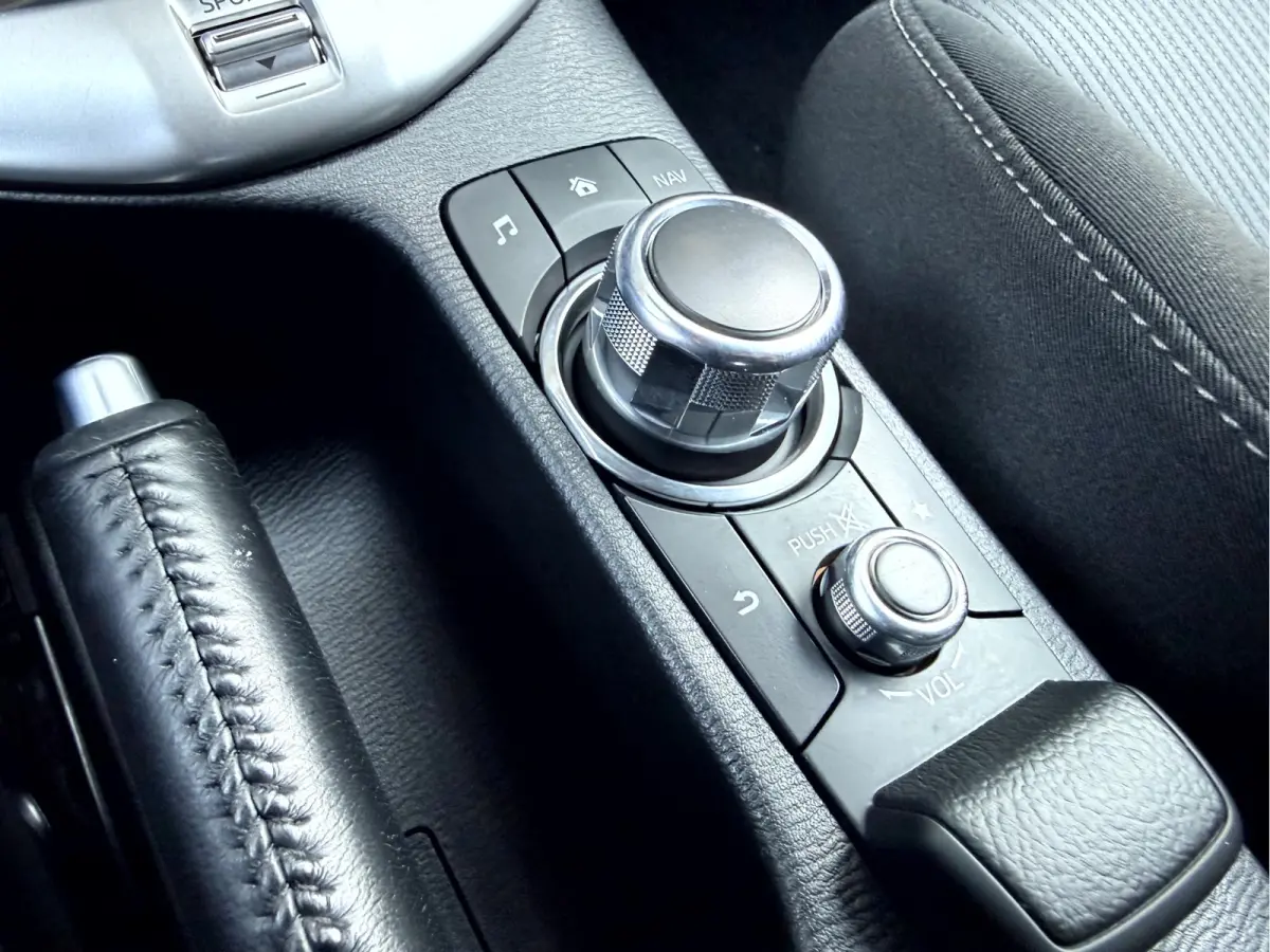 2.0 SkyActiv-G 120 SkyLease+ Navi, Stoelverwarming, Trekhaak