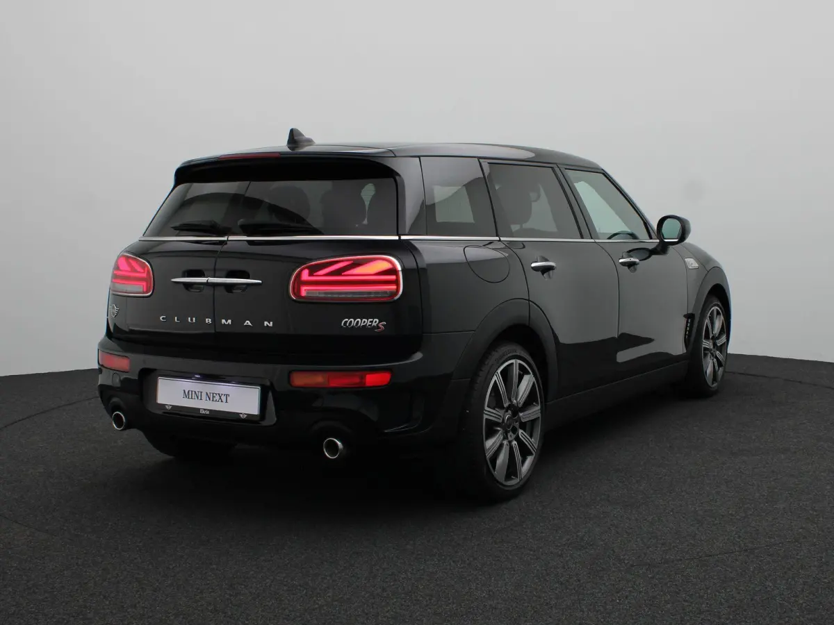 Cooper S Classic + Achteruitrijcamera + Balance Pack + Comfort Access + 	Elektrisch verwarmde voorstoelen + Driving Assistant + LED + 18''