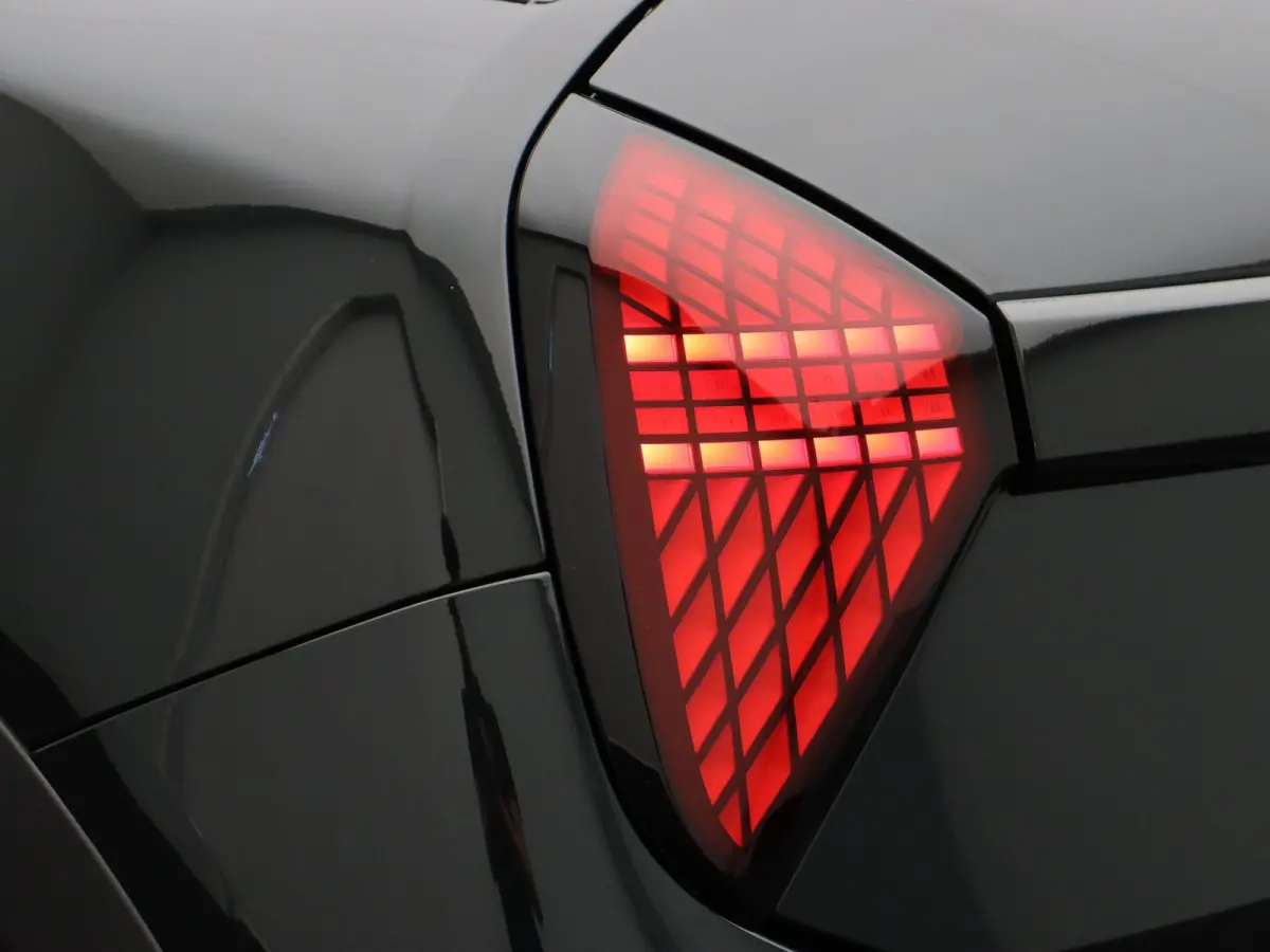 Cooper C Blackyard + Parking Assistant + Driving Assistant + Elektrisch verwarmde voorstoelen + 17''
