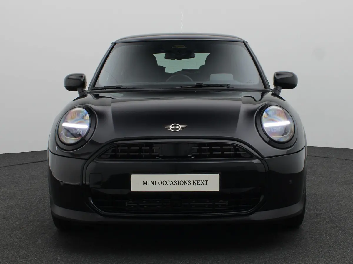 Cooper C Blackyard + Parking Assistant + Driving Assistant + Elektrisch verwarmde voorstoelen + 17''