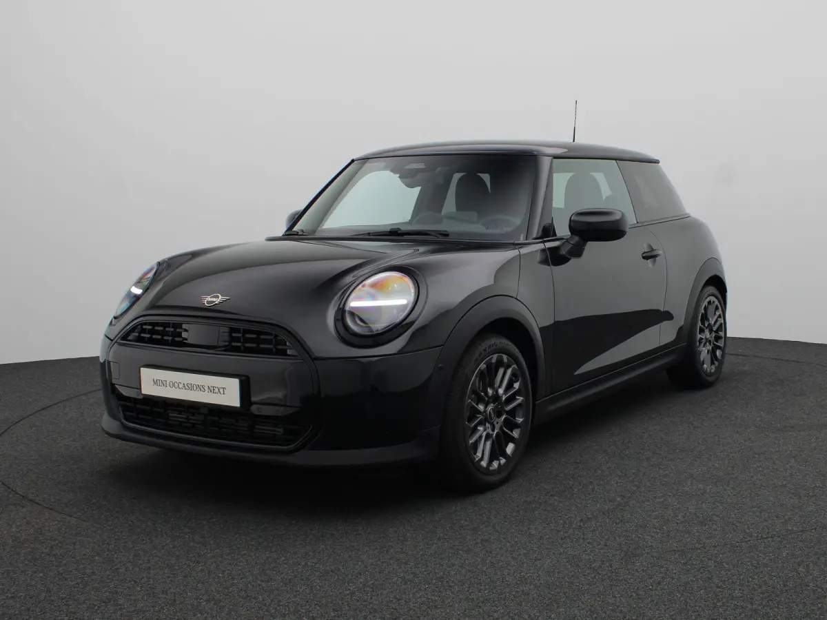 Cooper C Blackyard + Parking Assistant + Driving Assistant + Elektrisch verwarmde voorstoelen + 17''