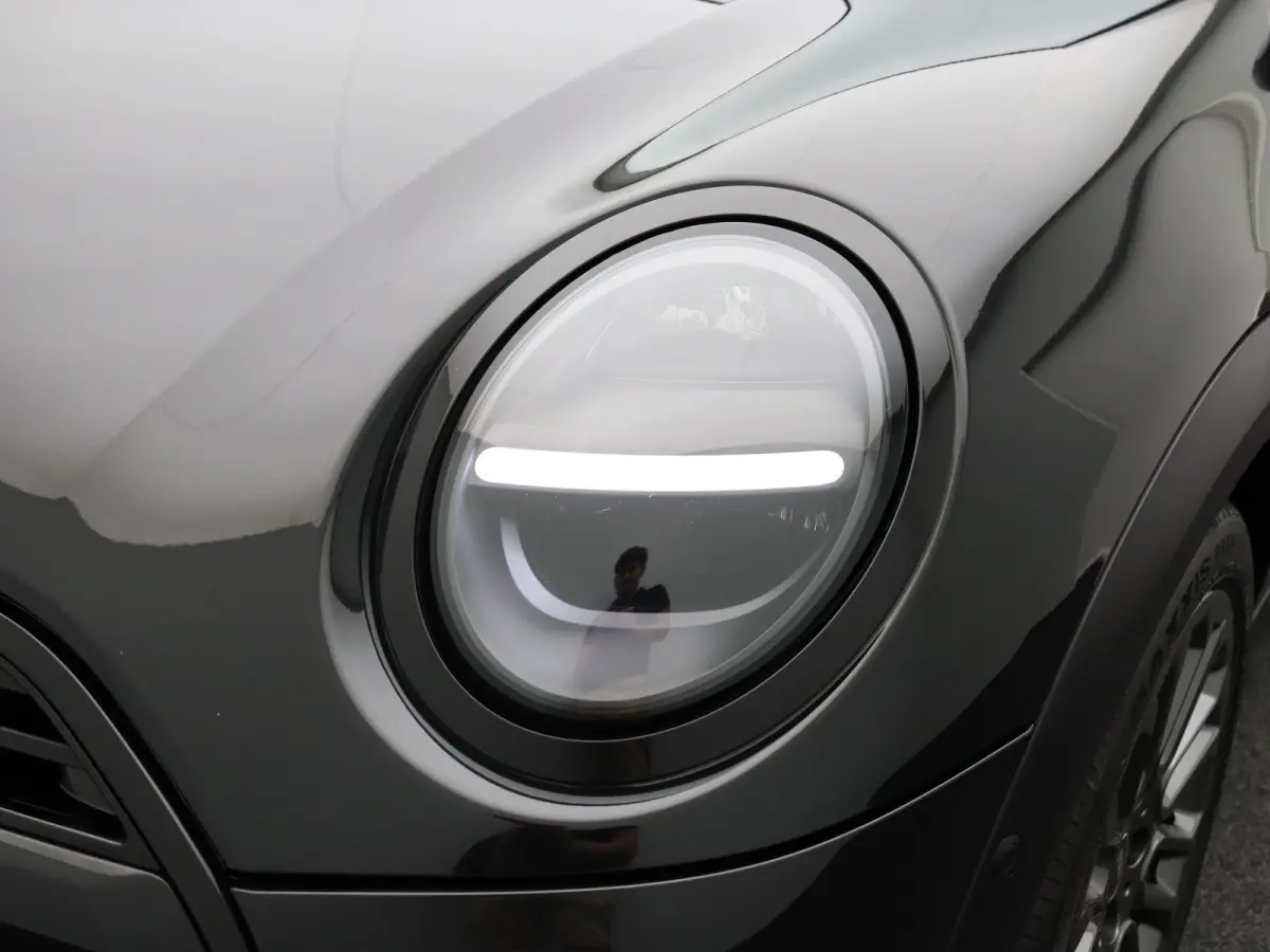 Cooper C Blackyard + Parking Assistant + Driving Assistant + Elektrisch verwarmde voorstoelen + 17''