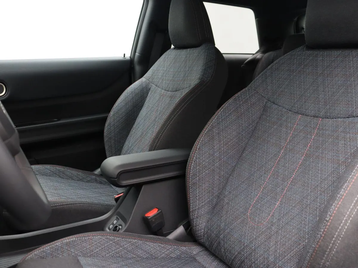 Cooper C Blackyard + Parking Assistant + Driving Assistant + Elektrisch verwarmde voorstoelen + 17''