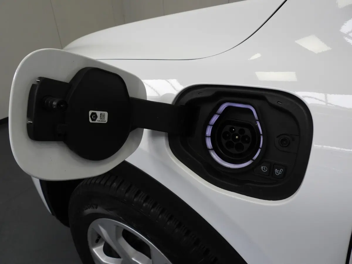 2.5 PHEV Plug-In Cool&Connect TREKH./NAVI/CLIMA/WINTERPACK/17"LMV!