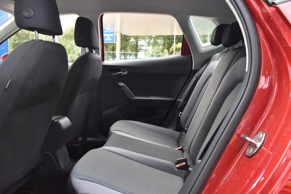 1.0 TSI Style Business Intense Carplay Navigatie | BSM | Climate en Cruise Control | 12 mnd BOVAG garantie | Whatsapp 06-53188999