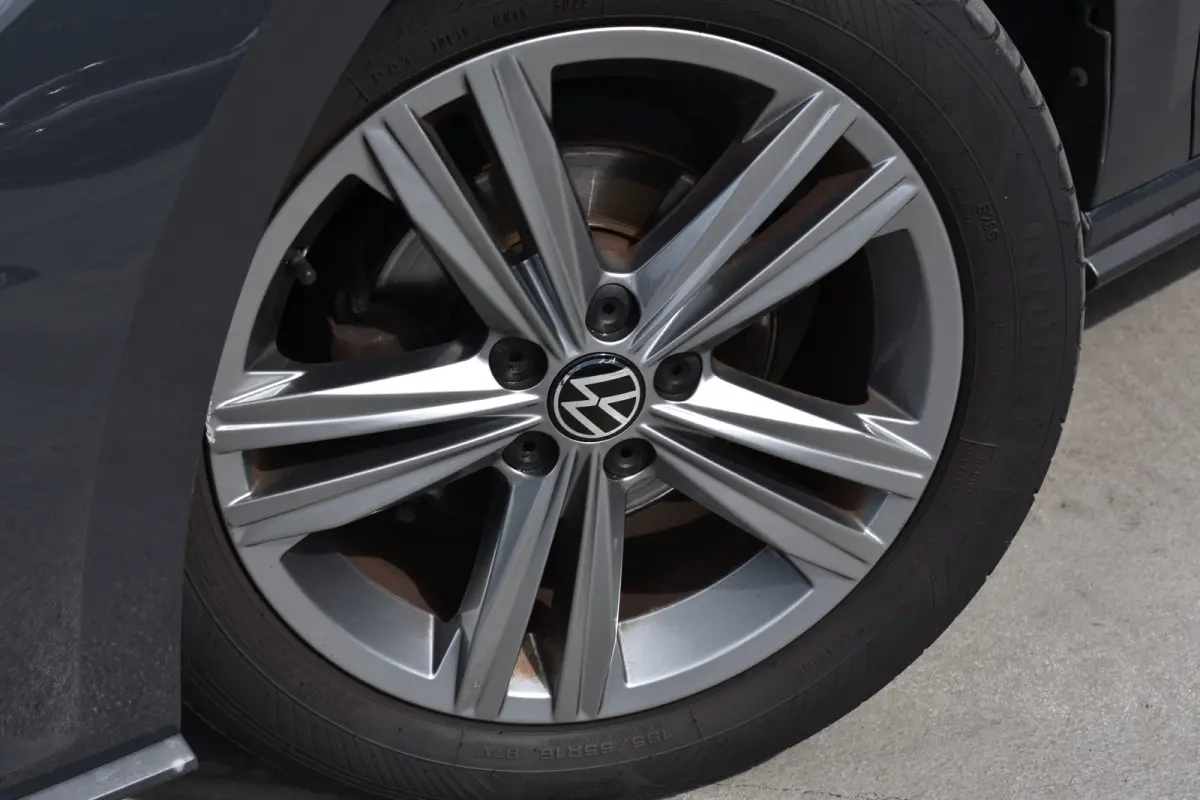 1.0 TSI Highline 95PK | R-LINE | PANORAMA DAK | ADAPT. CRUISE | FULL LED | CLIMATE CONTROL | DAB+