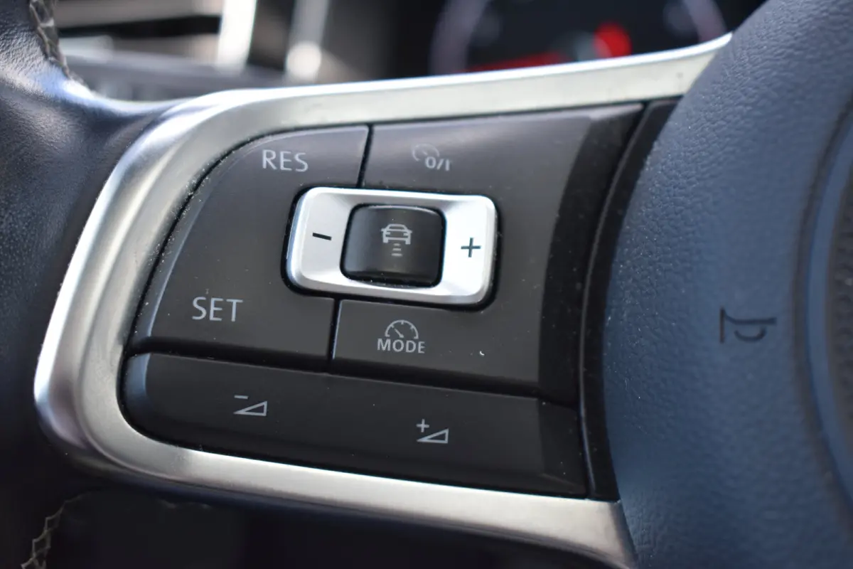 1.0 TSI Highline 95PK | R-LINE | PANORAMA DAK | ADAPT. CRUISE | FULL LED | CLIMATE CONTROL | DAB+