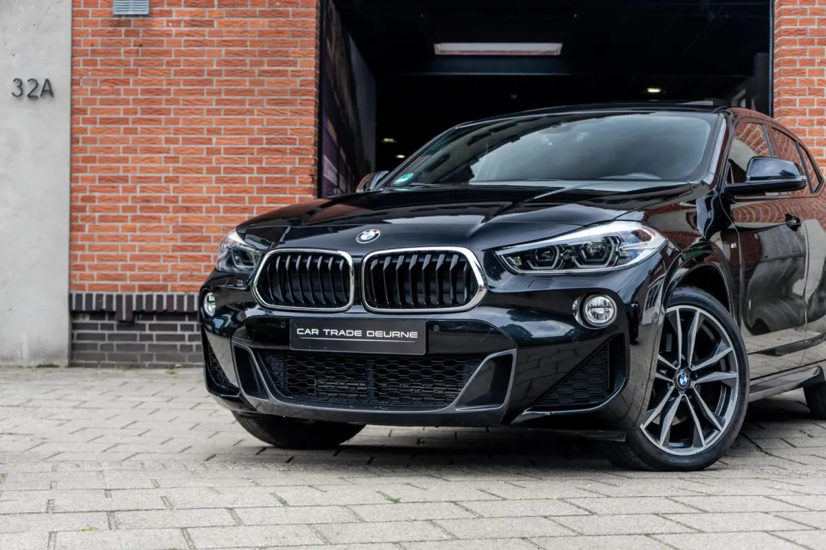 sDrive20i M-Sport Pano / H&K / Camera