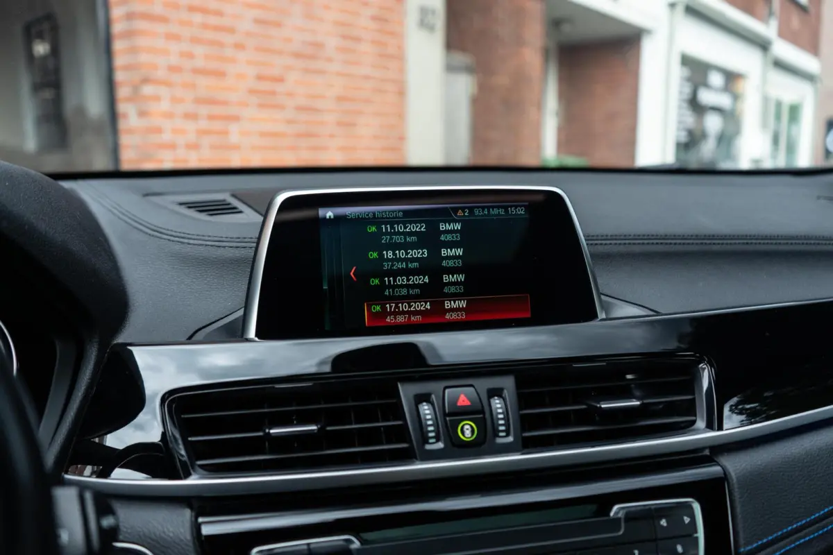 sDrive20i M-Sport Pano / H&K / Camera